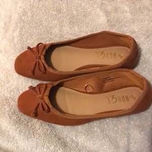 Tan flats